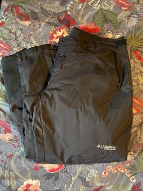 Columbia Black Insulated Snow Pants with Zipper Pocket
